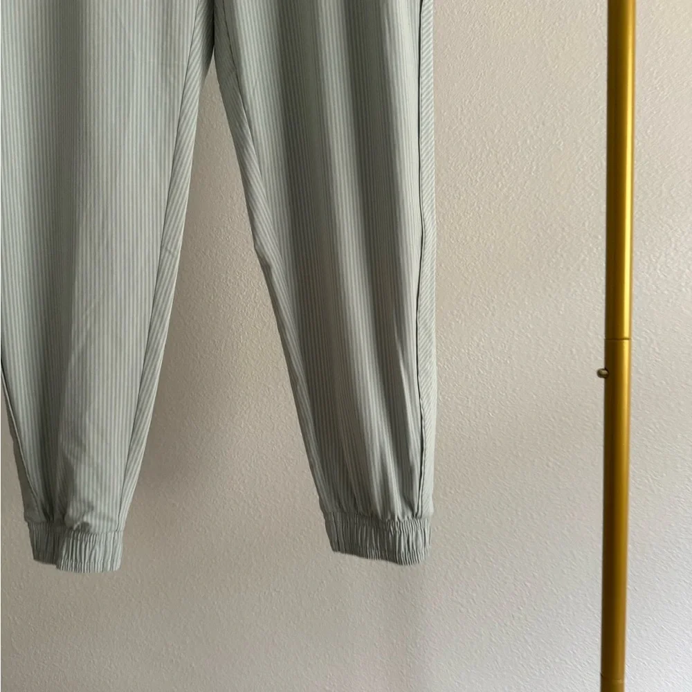 Athleta Brooklyn‎ Textured Jogger Pants City Stripe Coast Pale Sage Green Sz 8